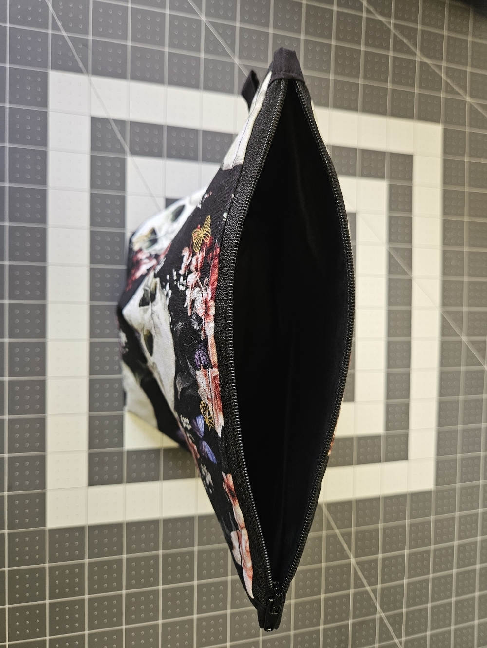 Floral Skull Cosmetic Bag - Black and Pink HANDMADE from RIKANDA'S CREATION'S - Picture 4 of 6